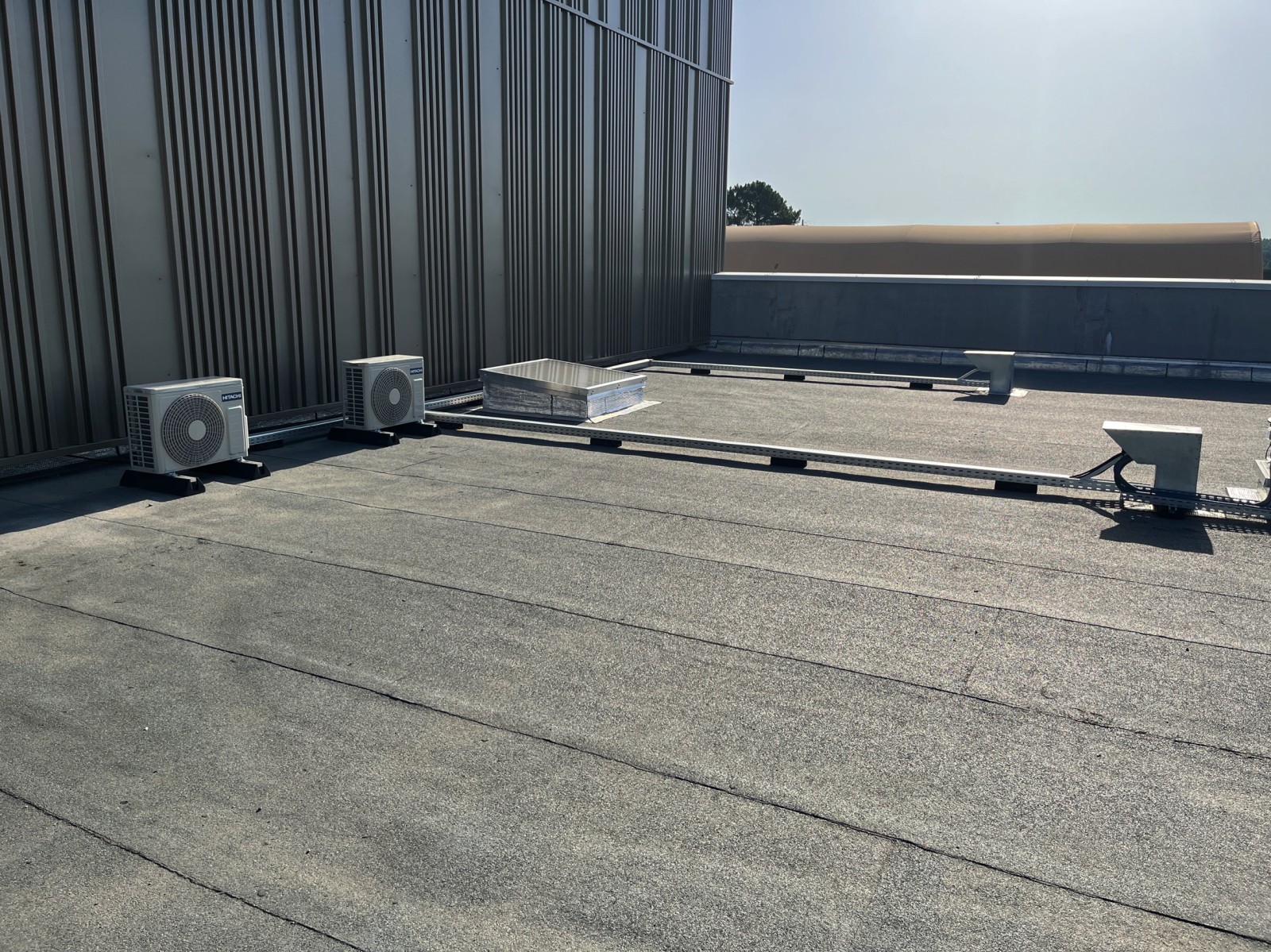 Unités Hitachi des locaux serveur, en complément de la climatisation DRV du bâtiment de Vayres