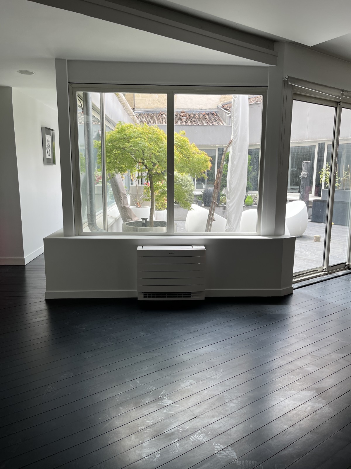 Console de la climatisation VRV Daikin d'un loft de 400 m² à Bordeaux