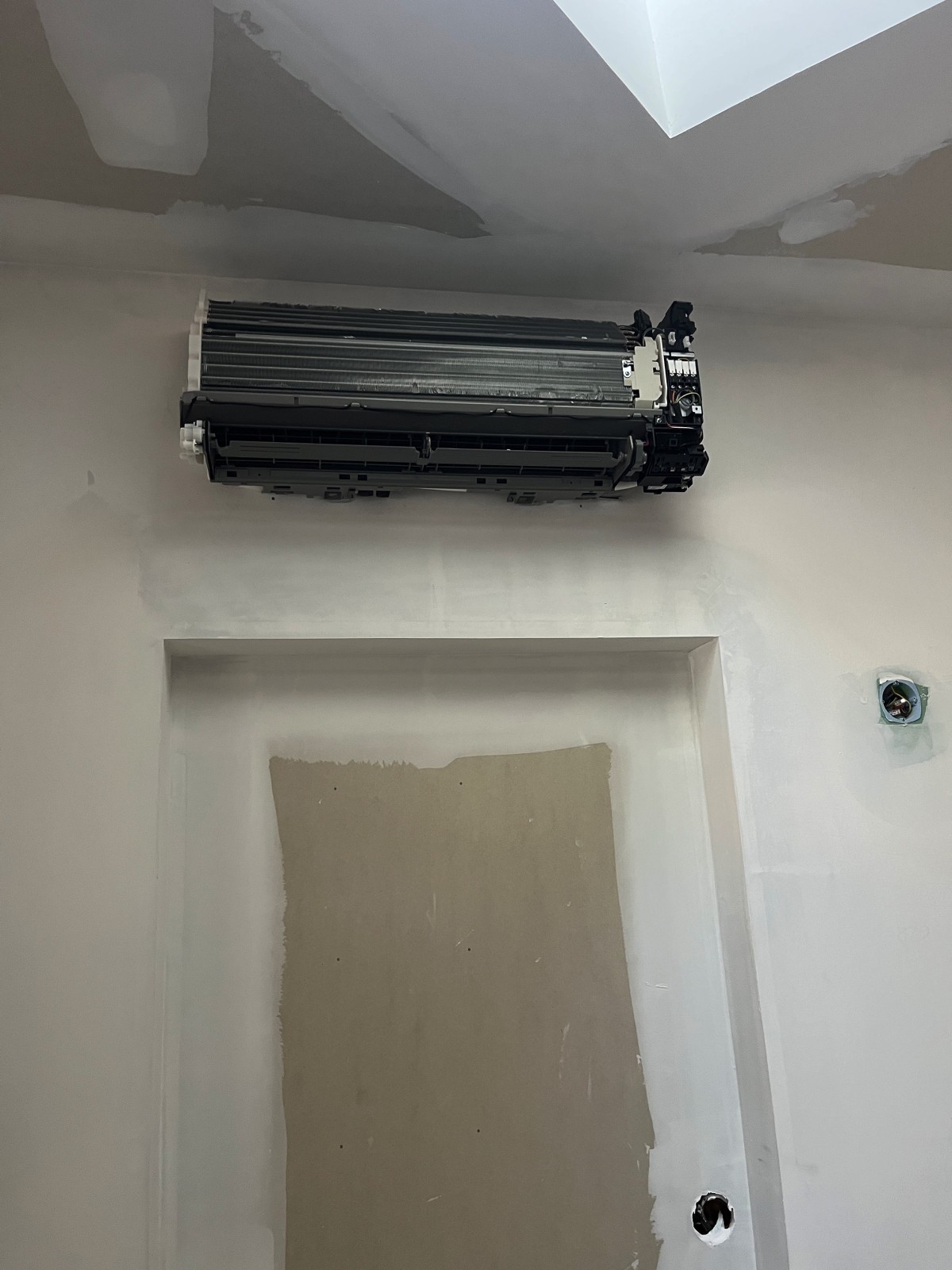 Mural Daikin Stylish dans la chambre d'amis du rez-de-chaussée