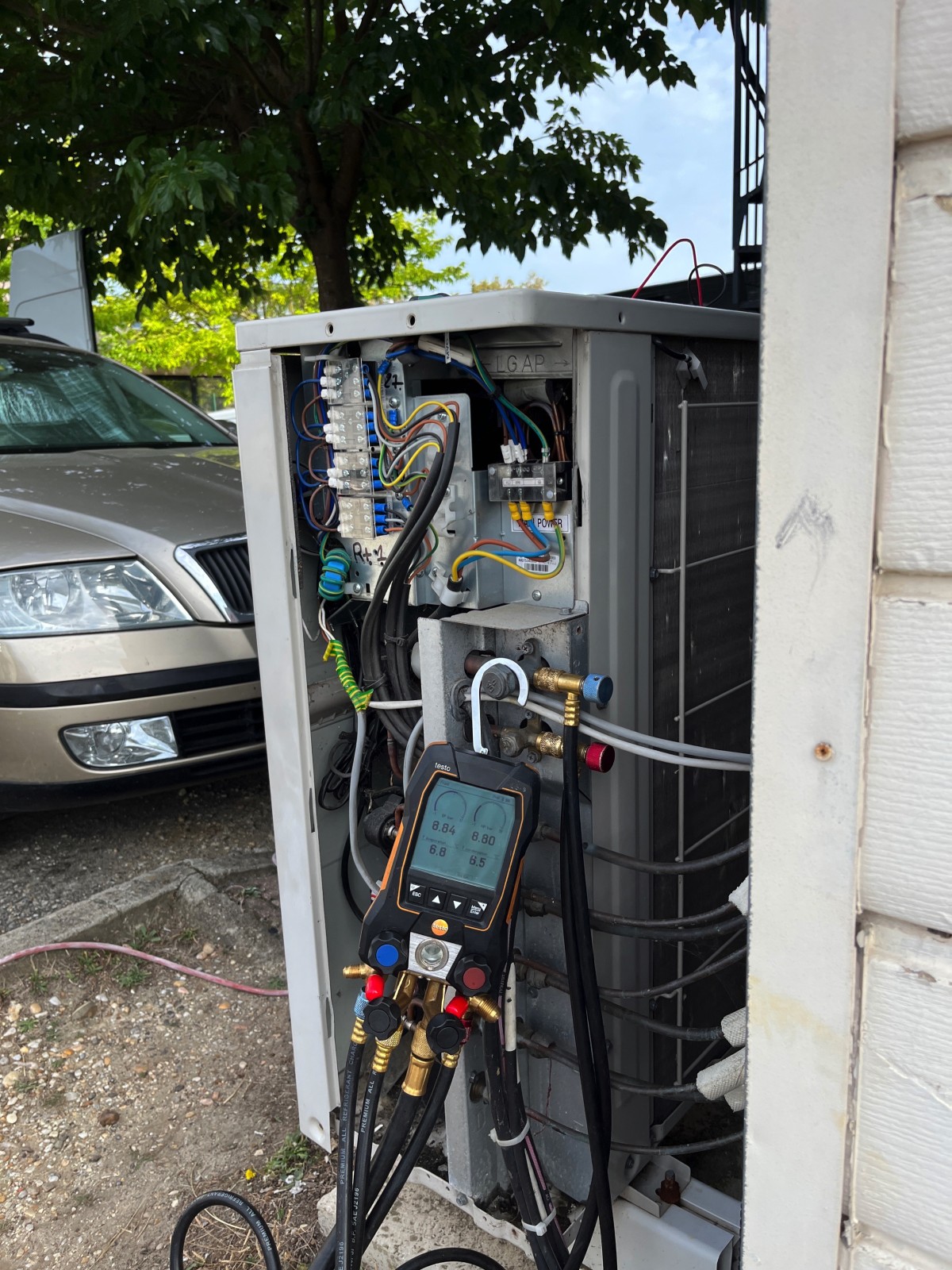 Manifold électronique branché sur le groupe LG ouvert