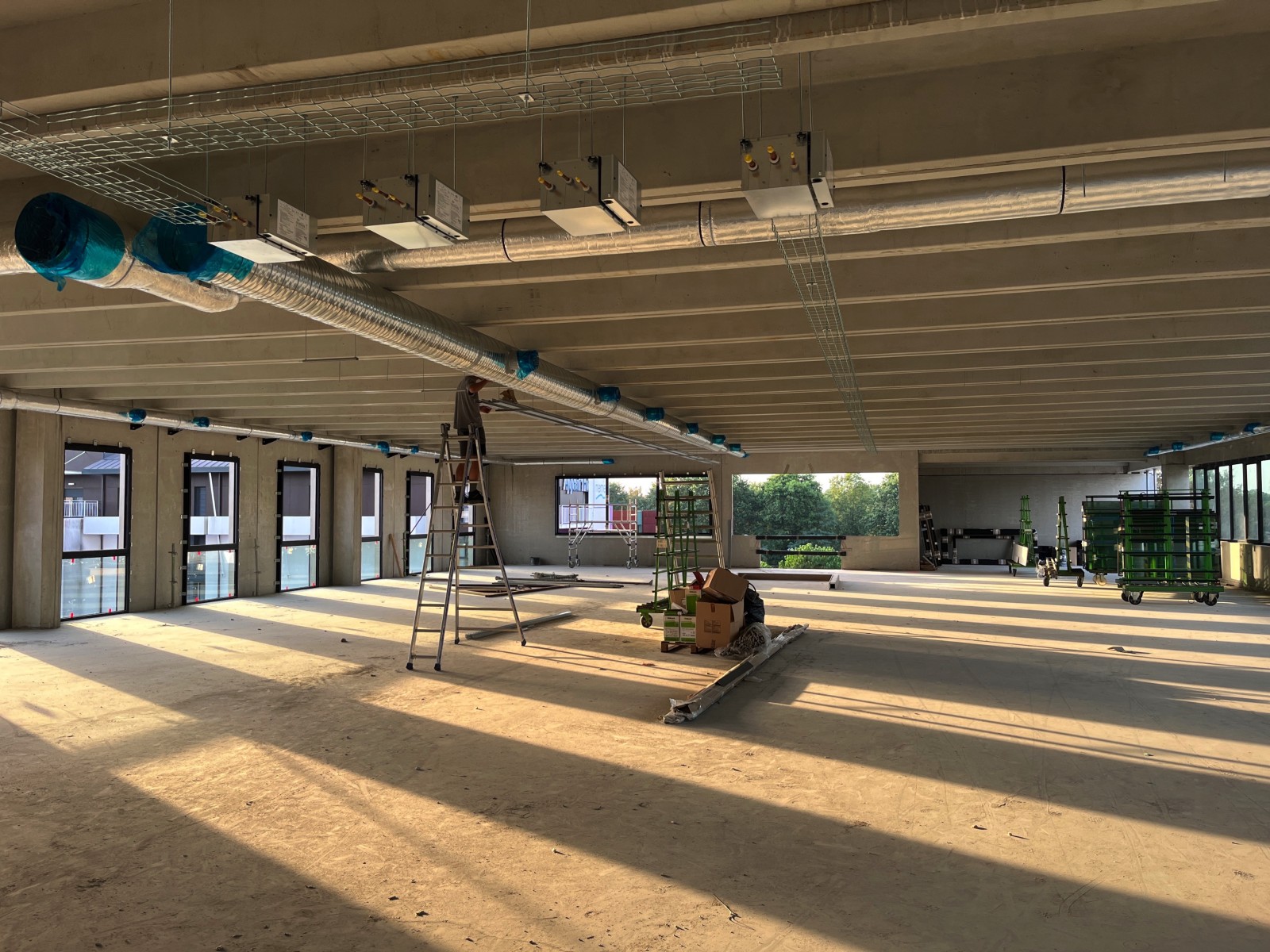 Plateau de bureaux brut avant la pose de la climatisation
