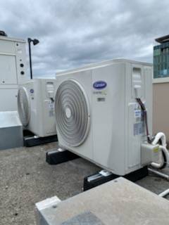 Remplacement des plafonniers par des Carrier dans la salle serveur à Bordeaux