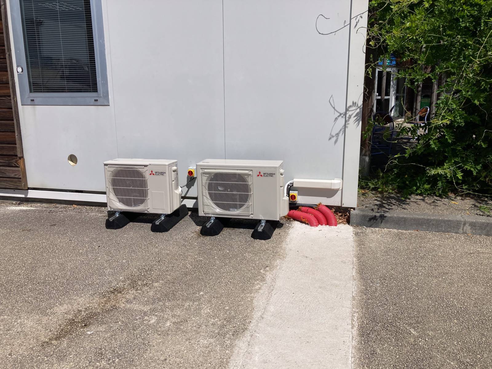 Groupes Mitsubishi posés lors du remplacement de la climatisation des bureaux de la centrale de Blaye