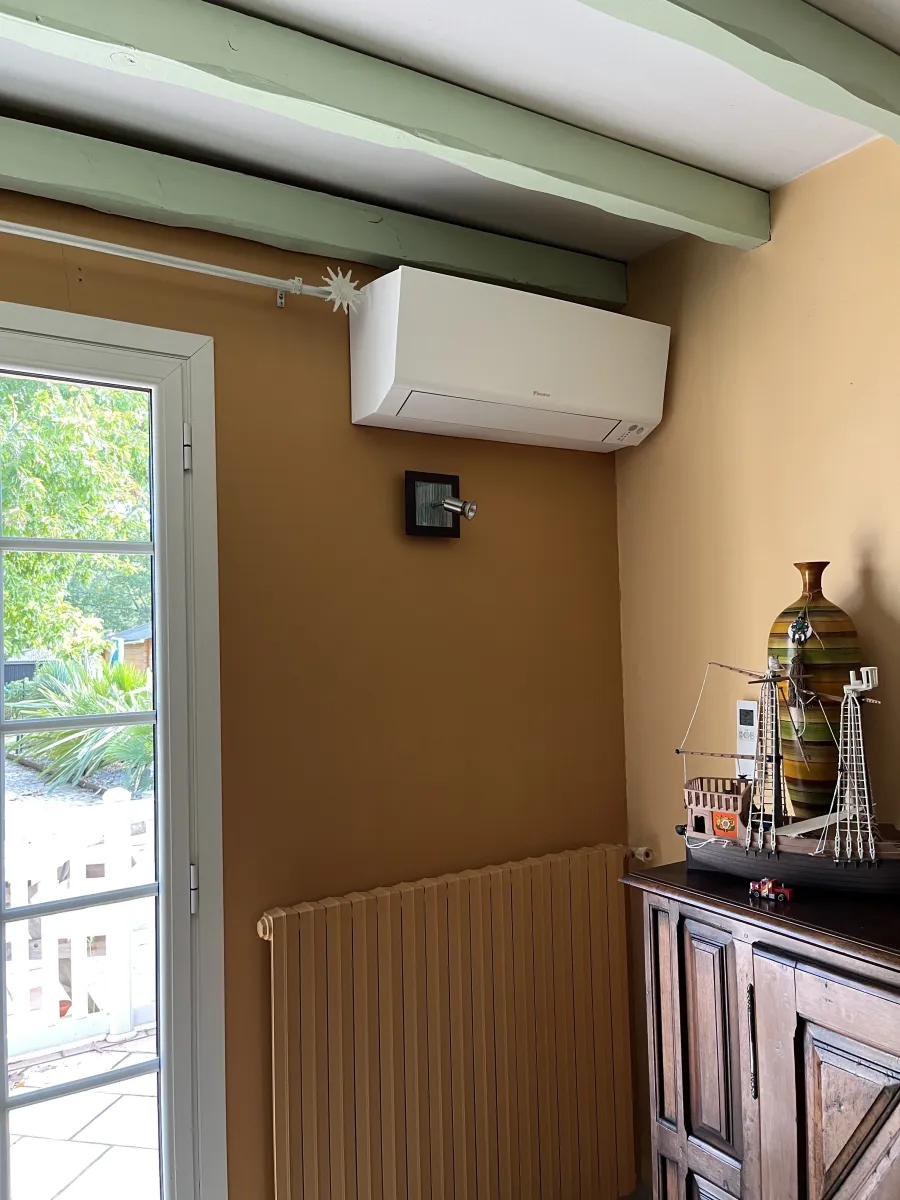 Mural Daikin 3,5 kW équipé d'une pompe de relevage