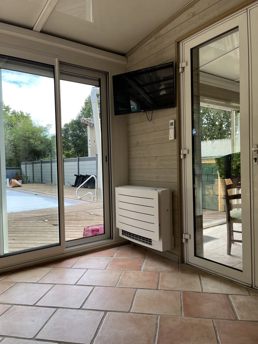 Climatisation d'une véranda à Artigues-près-Bordeaux par console double flux Daikin 3,5 kW