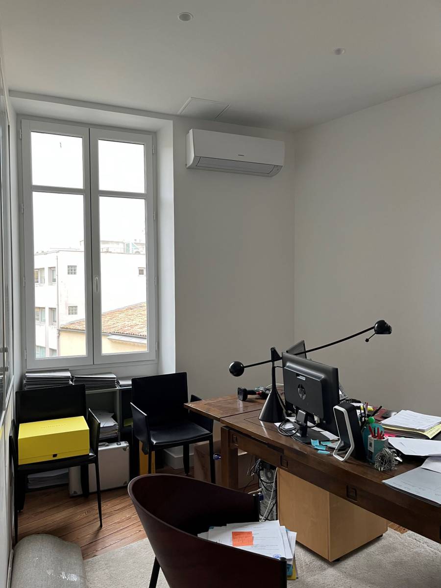 Pose d'une climatisation dans un bureau d'avocat en centre-ville de Bordeaux