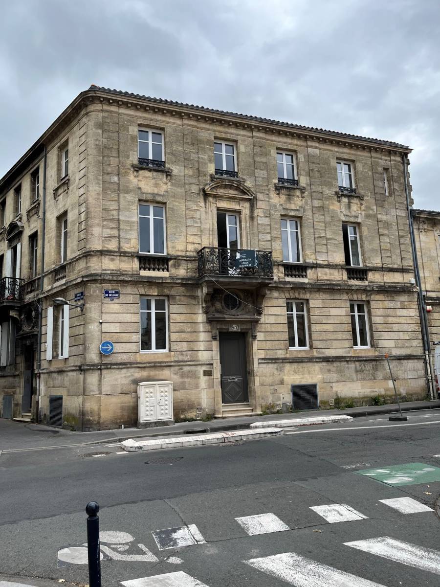Immeuble rénové rue Belfort : climatisation des bureaux d'un cabinet d'avocats à Bordeaux