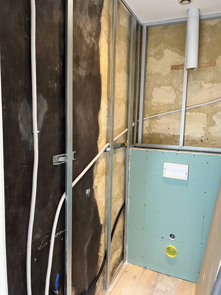 Évacuation des condensats dans les doublages des sanitaires