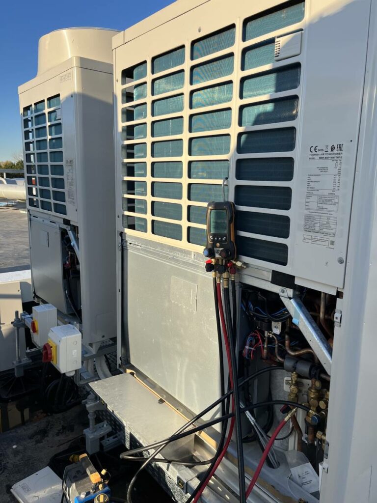 Tirage au vide des réseaux VRV Toshiba avant mise en service aux bureaux BNP de Mérignac