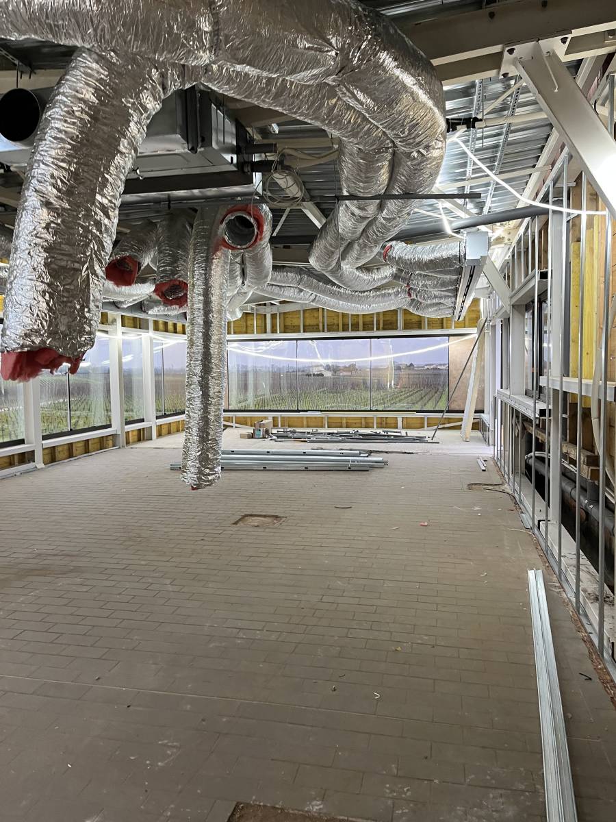 Réseau de gaines de la climatisation VRV Atlantic de la salle de dégustation à Pomerol