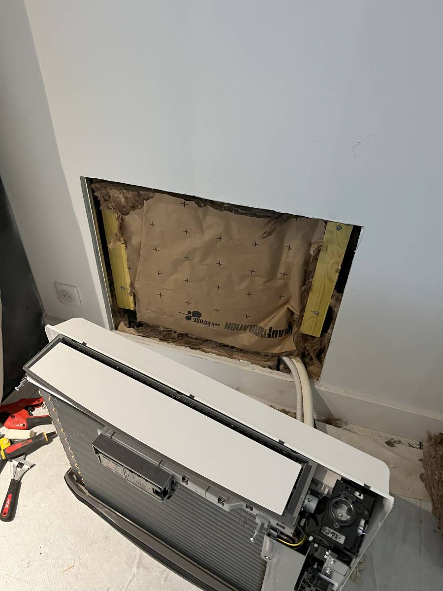 Encastrement de la console Perfera dans le salon