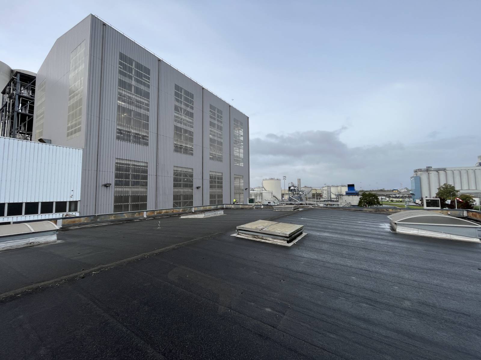 Toiture des bureaux Saipol lors du remplacement du VRV Hitachi à Bassens
