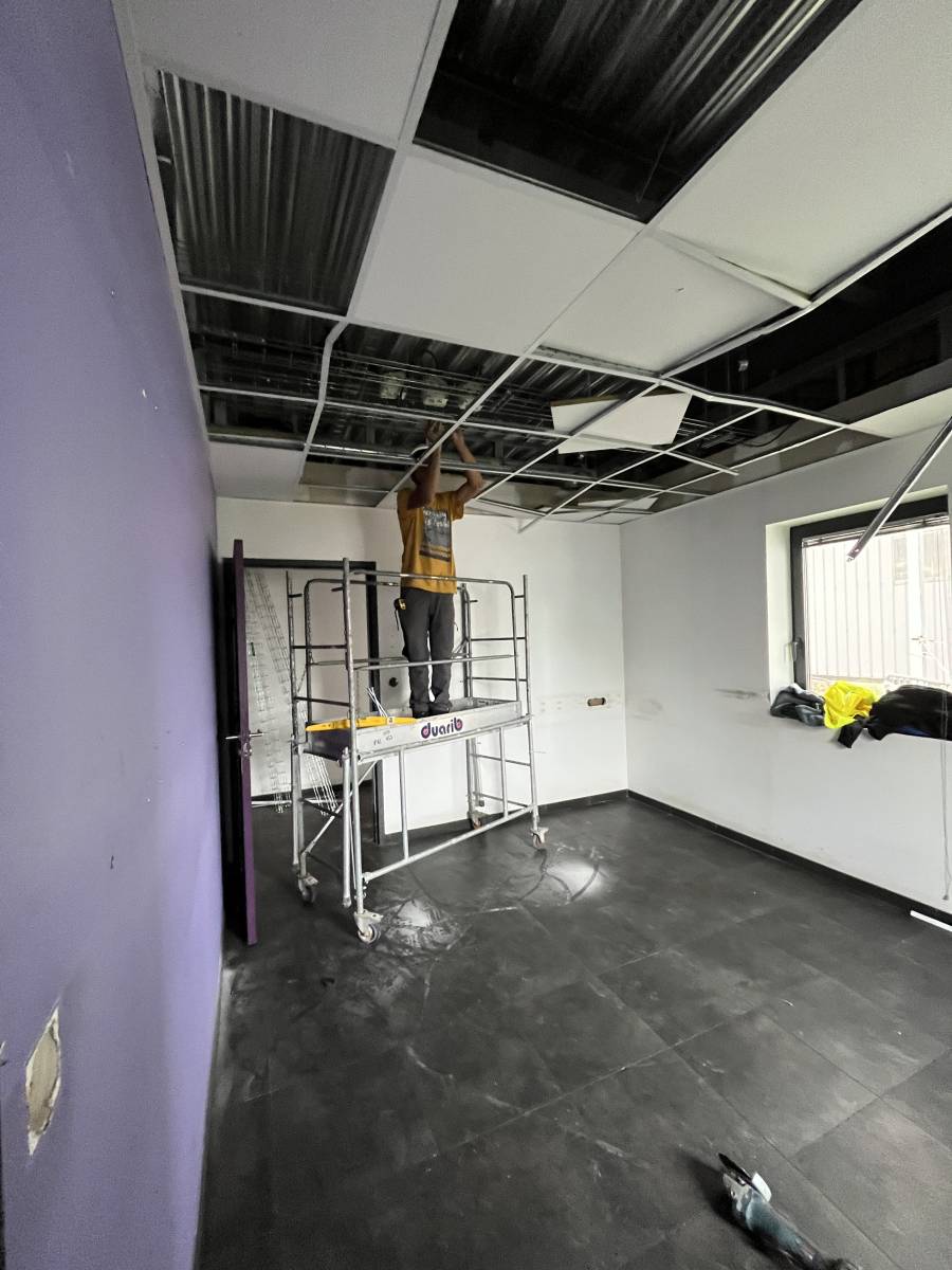 Dépose de l'ancien réseau frigorifique des bureaux