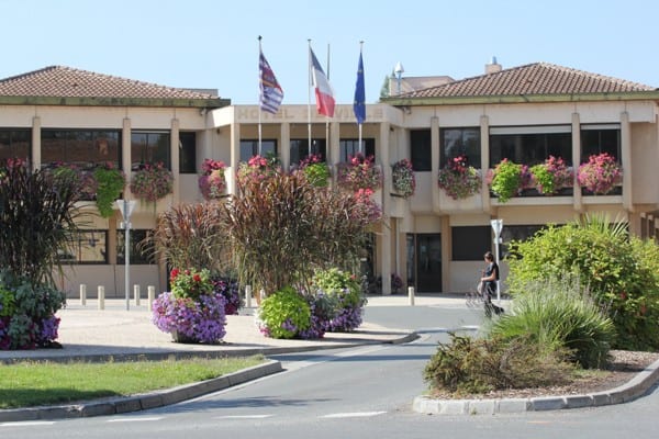 Mairie de La Brède équipée d'une climatisation réversible VRV Hitachi